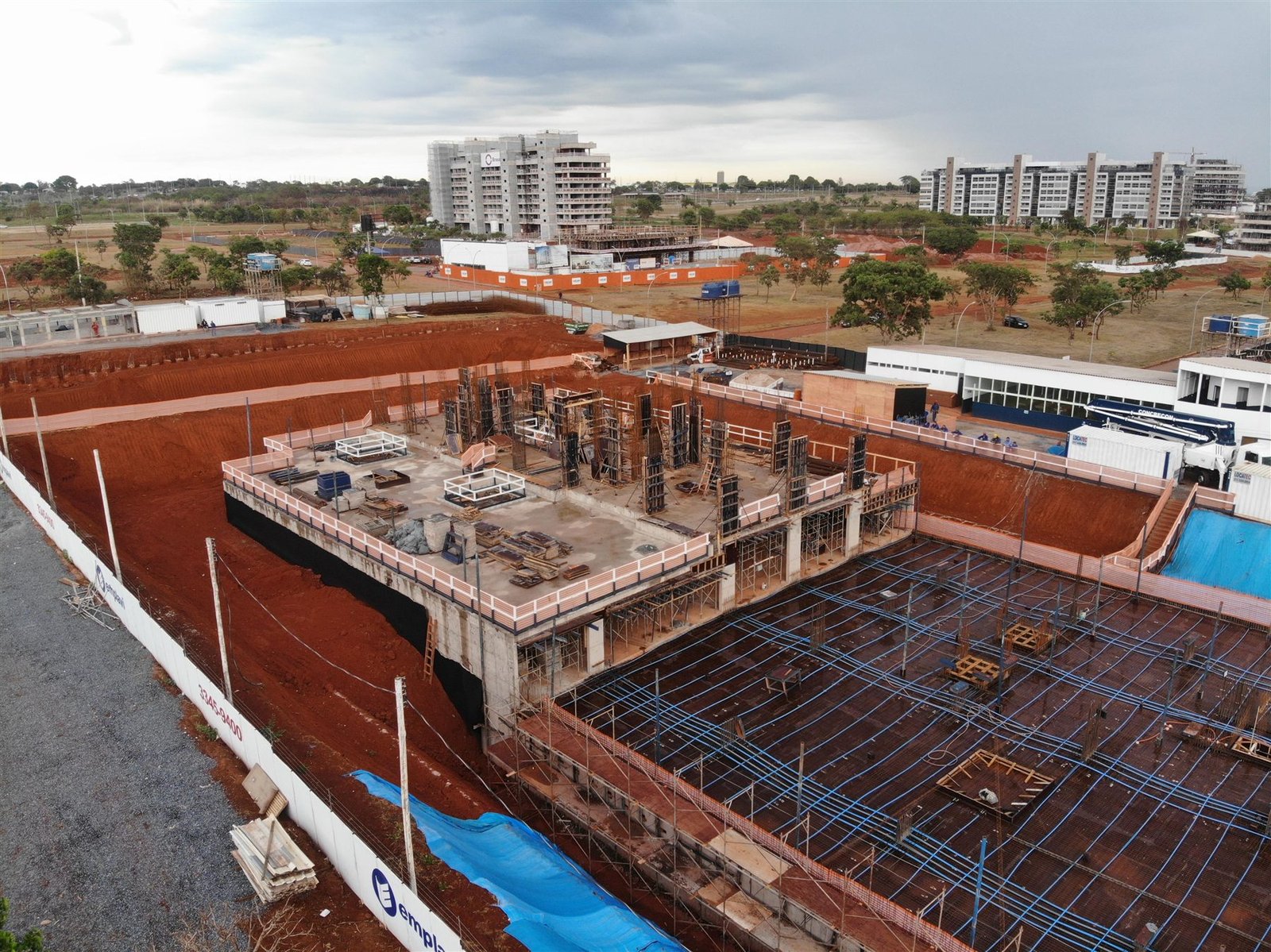 Vista aérea do canteiro e da evolução da estrutura